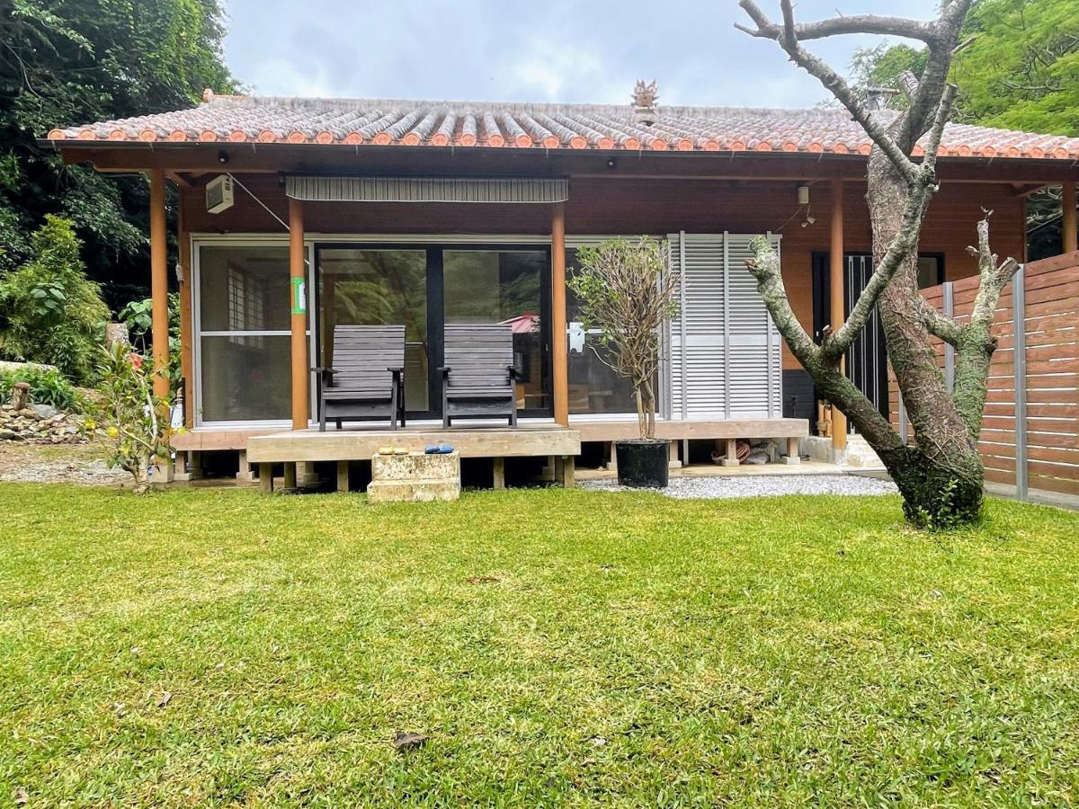 マムヴィッラin森の中の一軒家 Villa Nago Exteriör bild